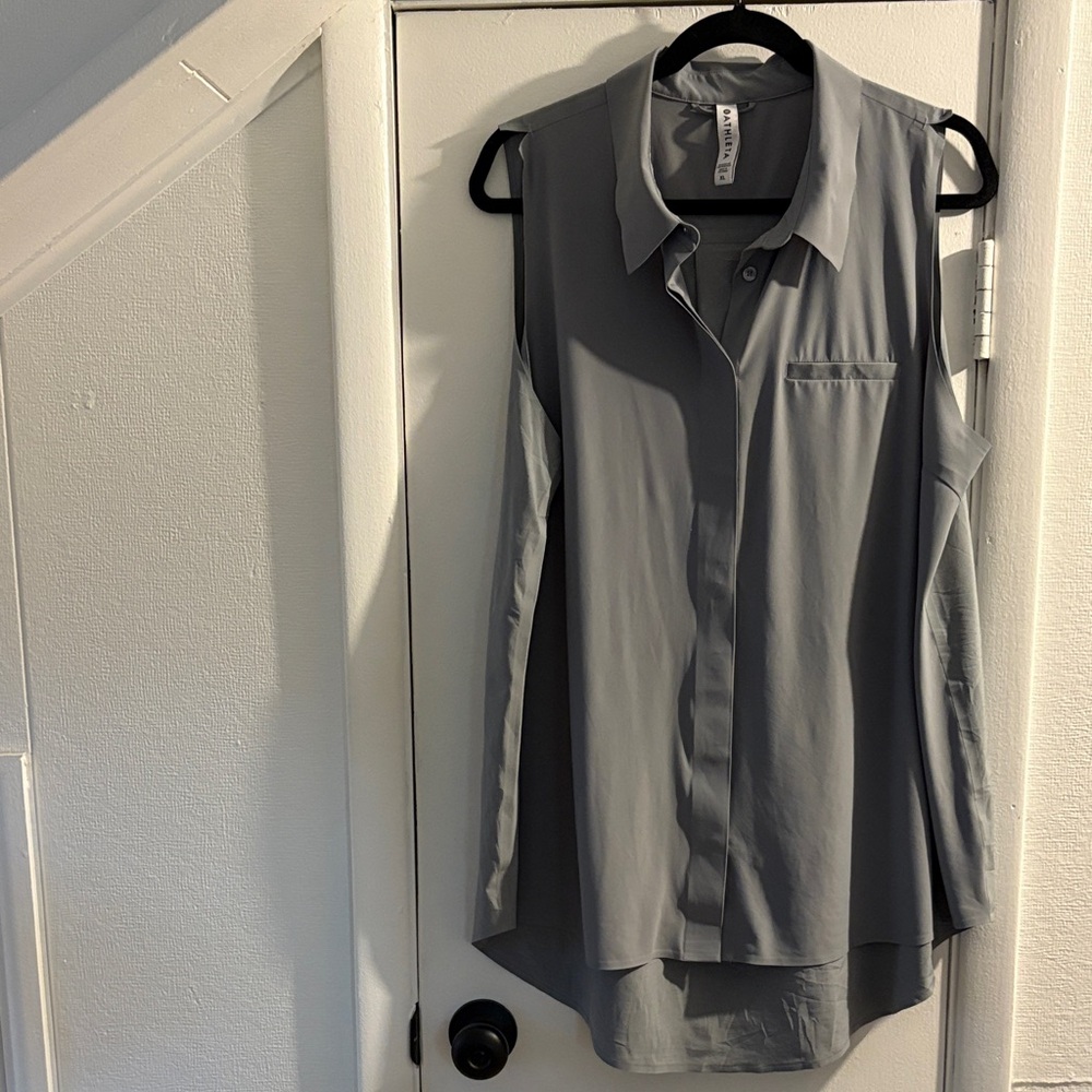 Athleta Urbanite Gray Sleeveless Button-Up Blouse Tank/sleeveless top